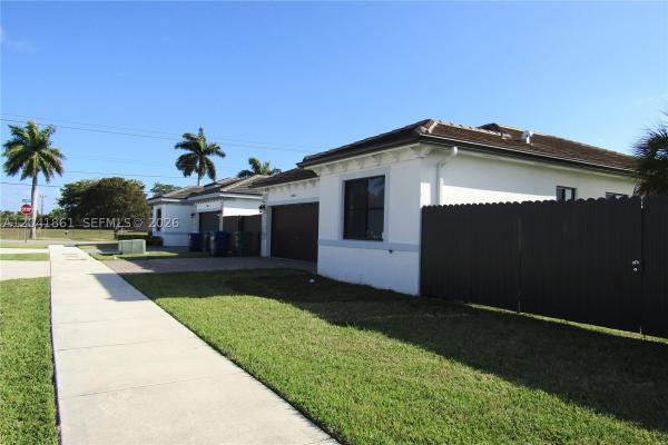 16825 SW 109th Pl, Unincorporated Dade County, Florida 33157, image 2