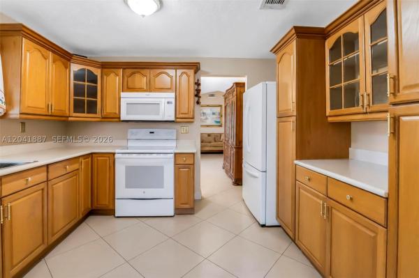 19240 NW 60th Ct, Hialeah, Florida 33015, image 2