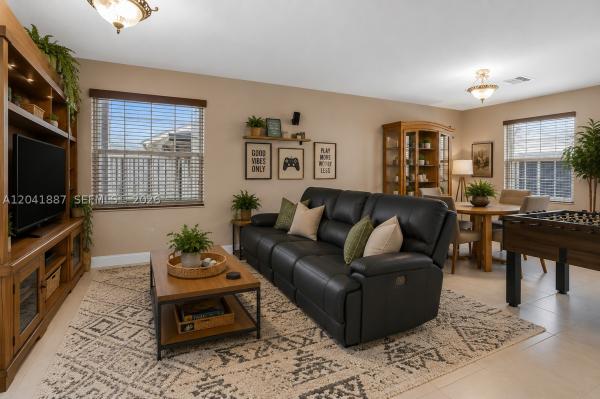 19240 NW 60th Ct, Hialeah, Florida 33015, image 1