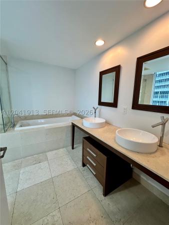 Icon Brickell Tower 2, 495 Brickell Ave #4011, Miami, Florida 33131, image 3