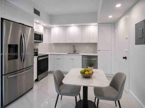 Arlen House West, 500 Bayview Dr #232, Sunny Isles Beach, Florida 33160, image 3