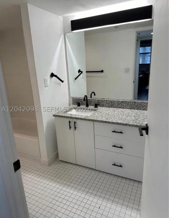 Winston Towers 600, 210 174th St #M11, Sunny Isles Beach, Florida 33160, image 1