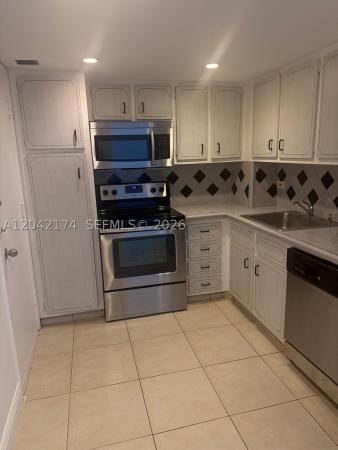 The Carriage Club, 5005 Collins Ave #1104, Miami Beach, Florida 33140, image 1