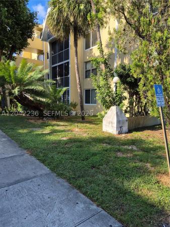 942 NE 199th St #4G, Unincorporated Dade County, Florida 33179, image 1