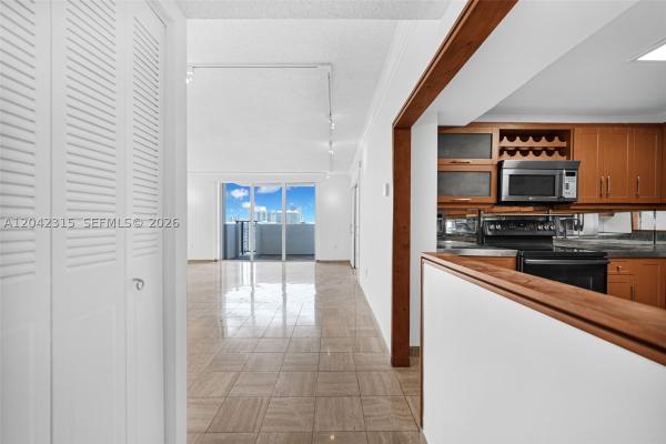 Commodore Plaza Tower, 2750 NE 183rd St #2410, Aventura, Florida 33160, image 3