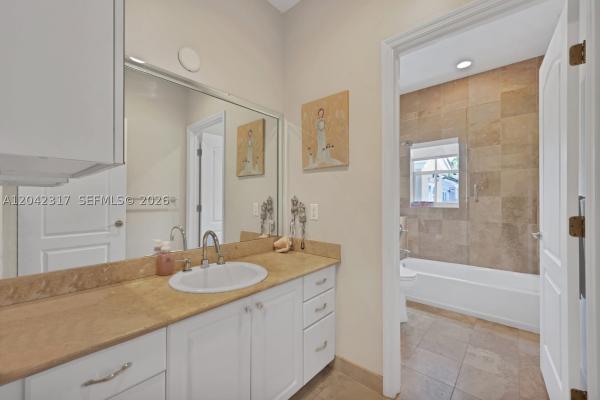 Aventura Bay Townhomes, 18345 NE 30th Pl, Aventura, Florida 33160, image 3