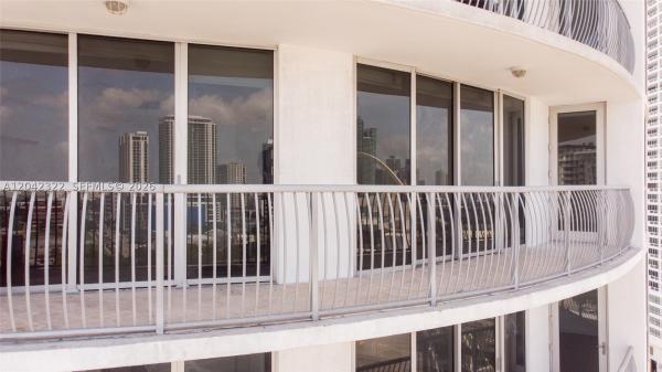 Opera Tower, 1750 N Bayshore Dr #1814, Miami, Florida 33132, image 2