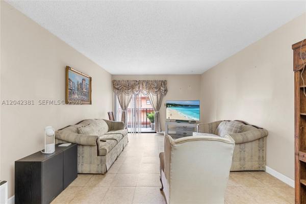 Westland, 1800 W 54th St #209, Hialeah, Florida 33012, image 3