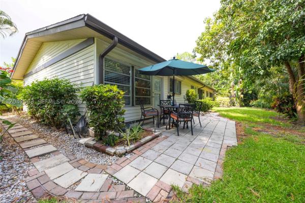 1001 Pine Isle Ln, Naples, Florida 34112, image 1