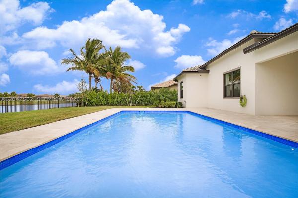 Ancient Tree, 9117 Balsamo Dr, Palm Beach Gardens, Florida 33412, image 2