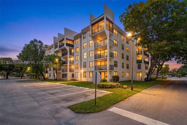 The Gate, 6190 Woodlands Blvd #316, Tamarac, Florida 33319, image 2