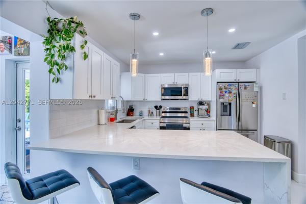 Almar Estates, 132 Almar Dr, Wilton Manors, Florida 33334, image 3