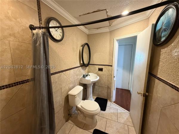 Hillmont Middle River Vista, 2021 NW 10th Ave, Fort Lauderdale, Florida 33311, image 3