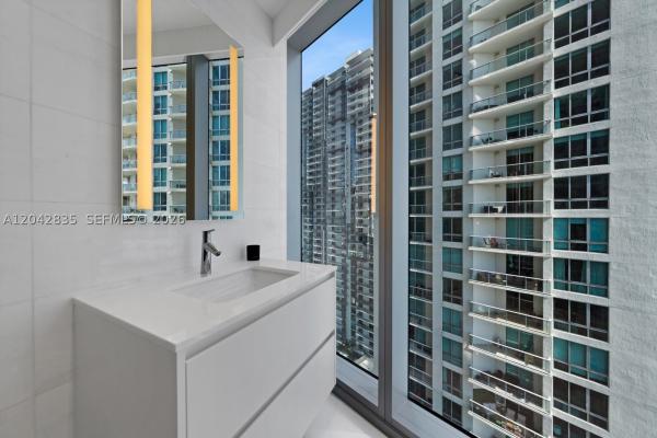 300 Biscayne Boulevard Way #2701, Miami, Florida 33131, image 3