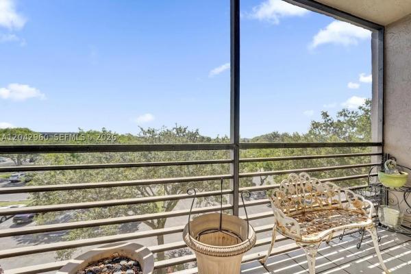 Colony Point, 1000 Colony Point Cir #422, Pembroke Pines, Florida 33026, image 2