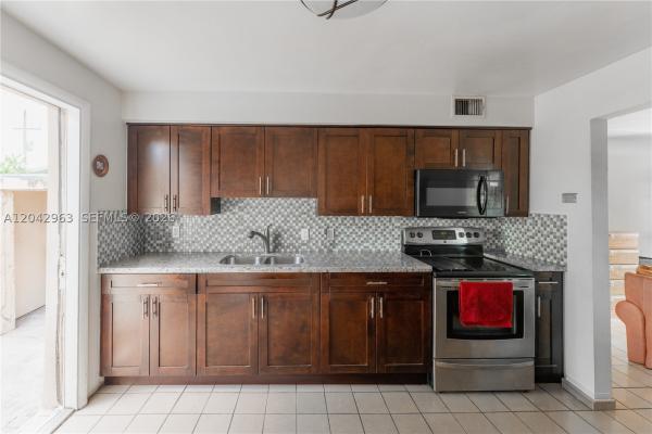 9265 SW 38th St, Unincorporated Dade County, Florida 33165, image 2
