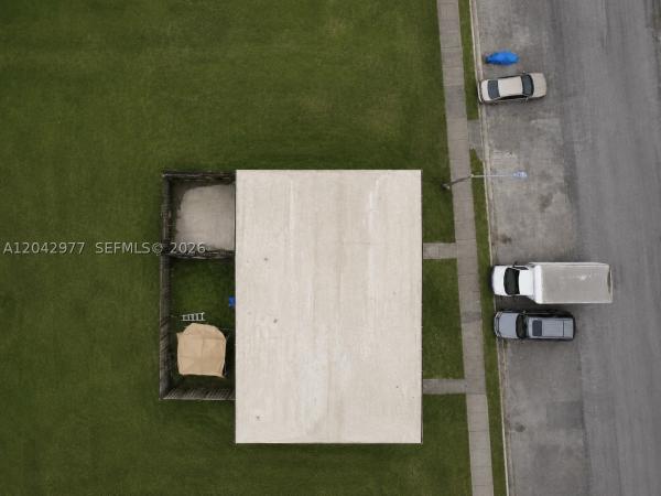 420 NW 84th Ter, Unincorporated Dade County, Florida 33150, image 2