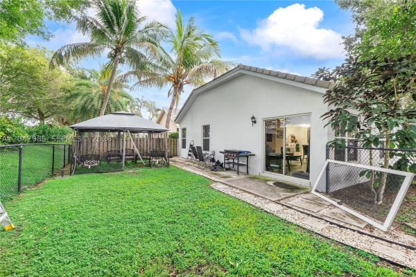 Lake Park, 9161 N Lake Park Cir N, Davie, Florida 33328, image 3