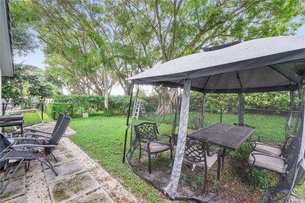 Lake Park, 9161 N Lake Park Cir N, Davie, Florida 33328, image 1