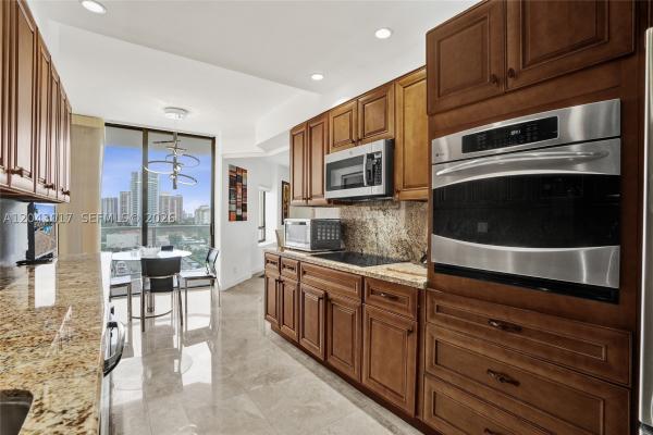Marina Tower, 19500 Turnberry Way #10A, Aventura, Florida 33180, image 2