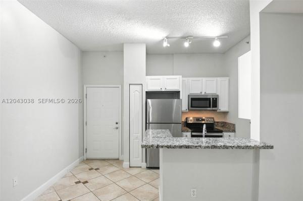 Valencia, 6001 SW 70th St #108, South Miami, Florida 33143, image 2