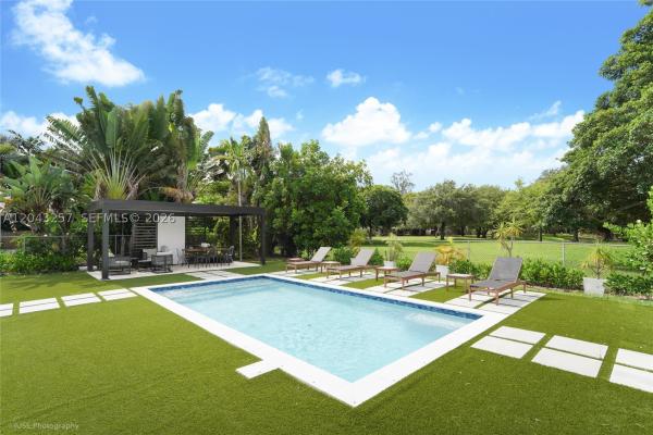 2450 NE 209th Ter, Unincorporated Dade County, Florida 33180, image 2