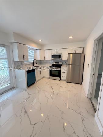 Southern Boulevard Pines, 96 Caroline Dr, West Palm Beach, Florida 33413, image 2