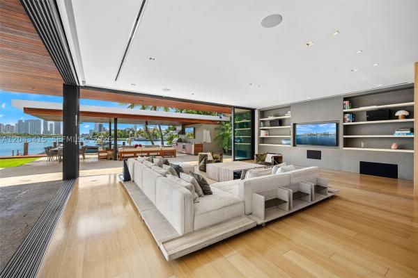 San Marino Island, 126 W San Marino Dr, Miami Beach, Florida 33139, image 2