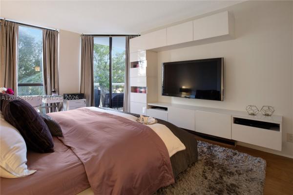 Harborside At The Waterways, 3640 Yacht Club Dr #304, Aventura, Florida 33180, image 2