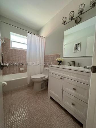 Lee, 1300 N 17th Ave #205, Hollywood, Florida 33020, image 2