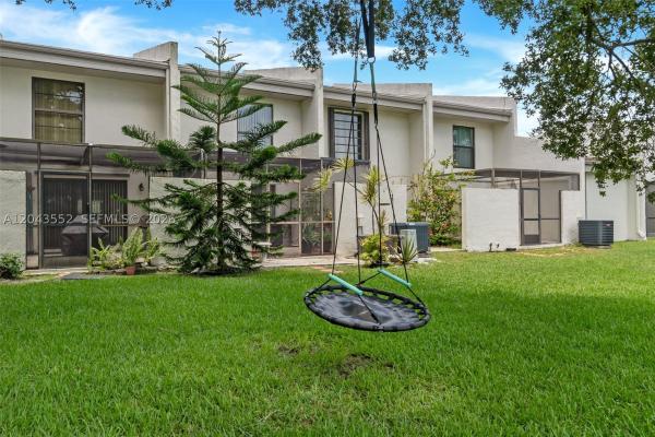 1121 NW 98th Ter #119, Pembroke Pines, Florida 33024, image 2