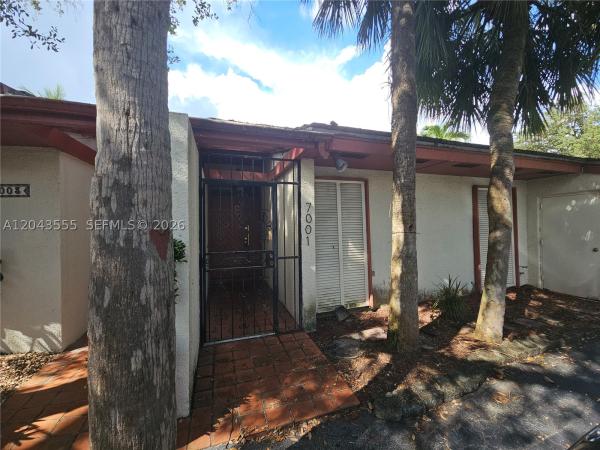 Loch Isle, 7001 S Loch Isle Dr S, Miami Lakes, Florida 33014, image 1