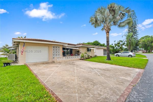 Mainlands Of Tamarac Lakes, 7111 NW 58th St, Tamarac, Florida 33321, image 3