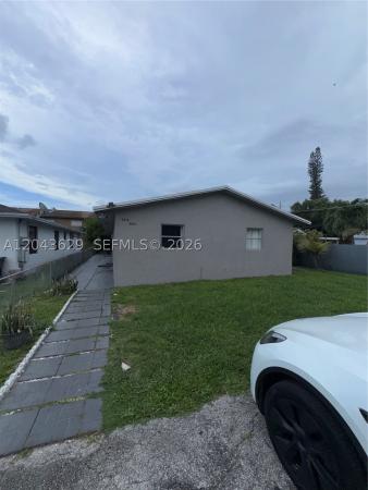 Hollywood Beach Gardens, 5912 Fillmore St #1-2, Hollywood, Florida 33021, image 2
