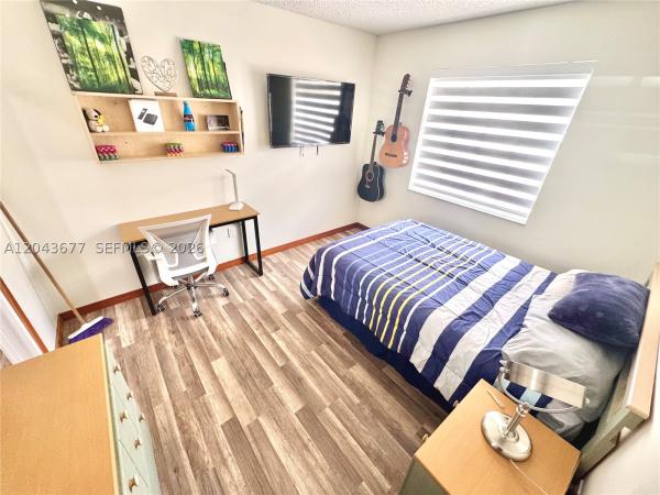 18701 Wentworth Dr, Hialeah, Florida 33015, image 2