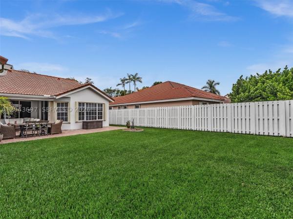 Verona Lake, 639 Verona Pl, Weston, Florida 33326, image 2