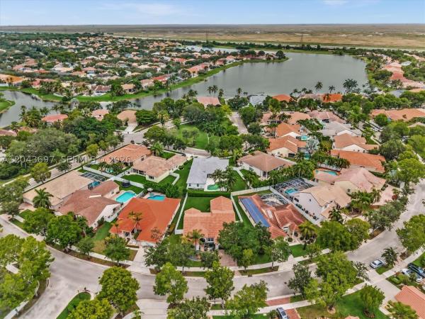 Verona Lake, 639 Verona Pl, Weston, Florida 33326, image 1