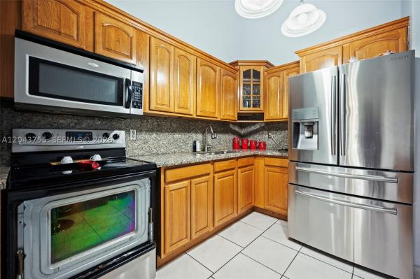 El Prado Country Club, 7581 W 29th Way, Hialeah, Florida 33018, image 3