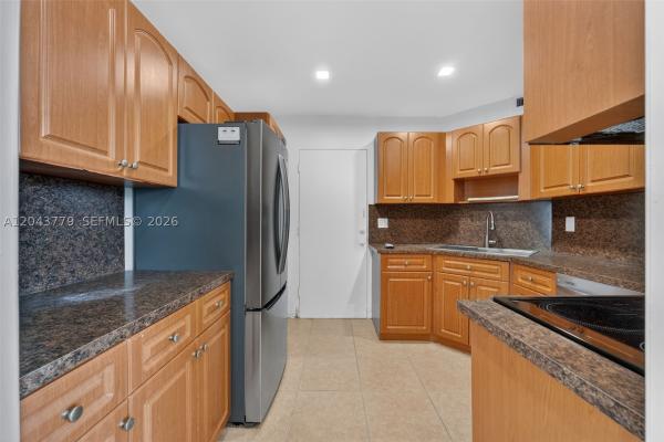 The Lakes Of Inverrary, 3301 Spanish Moss Ter #405, Lauderhill, Florida 33319, image 2