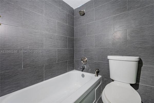 The Lakes Of Inverrary, 3301 Spanish Moss Ter #406, Lauderhill, Florida 33319, image 2
