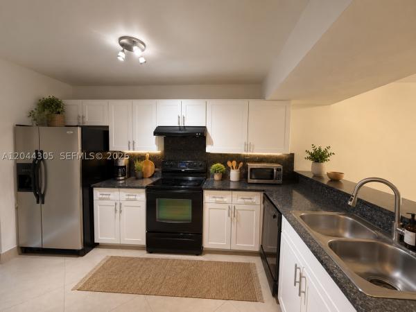Crystal View Townhomes, 862 Crystal Lake Dr, Deerfield Beach, Florida 33064, image 2