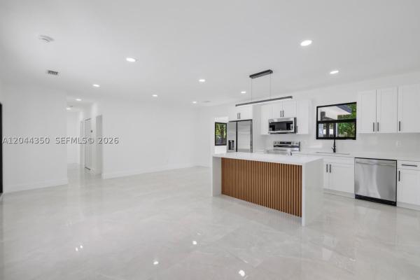 770 NE 160th St, Unincorporated Dade County, Florida 33162, image 1