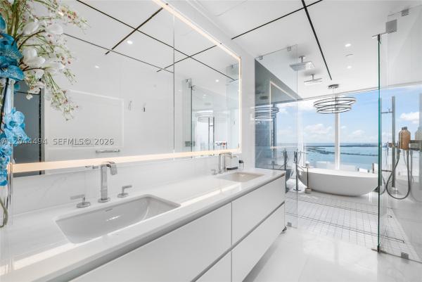 300 Biscayne Blvd Way #5104, Miami, Florida 33131, image 2