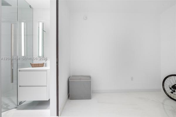 300 Biscayne Blvd Way #5104, Miami, Florida 33131, image 1