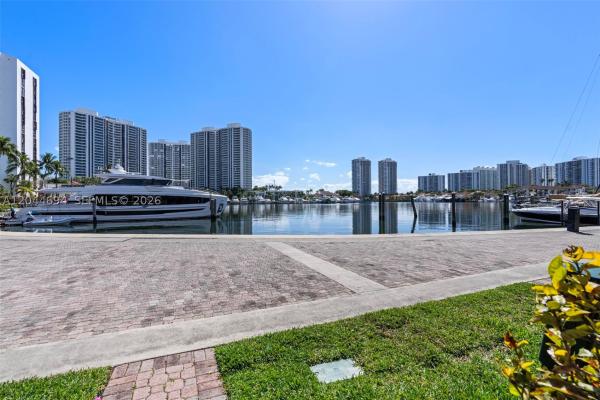 La Mirage Of Harbor Village, 21145 Helmsman Dr #N-11, Aventura, Florida 33180, image 2