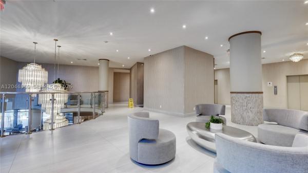 The Carriage House, 5401 Collins Ave #928, Miami Beach, Florida 33140, image 3