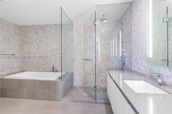Reach Brickell City Centre, 68 SE 6th St #810, Miami, Florida 33131, image 1