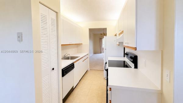Hawthorne At Century Village, 12900 SW 13th St #413E, Pembroke Pines, Florida 33027, image 3