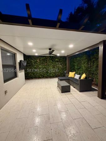 16572 SW 43rd Ln, Unincorporated Dade County, Florida 33185, image 2