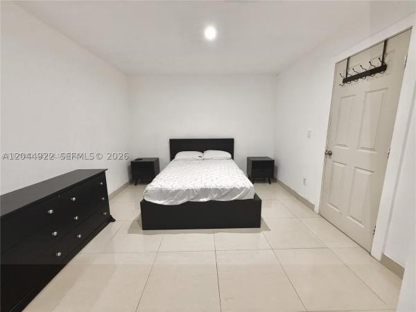 947 NE 149th St, Unincorporated Dade County, Florida 33161, image 2